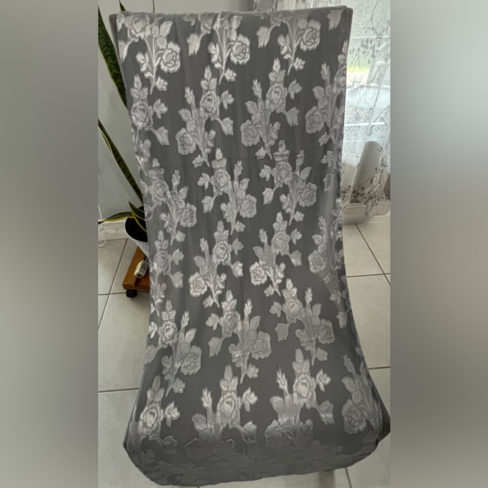 Beautiful Pattern Gray And Silver Wrap. - image 1